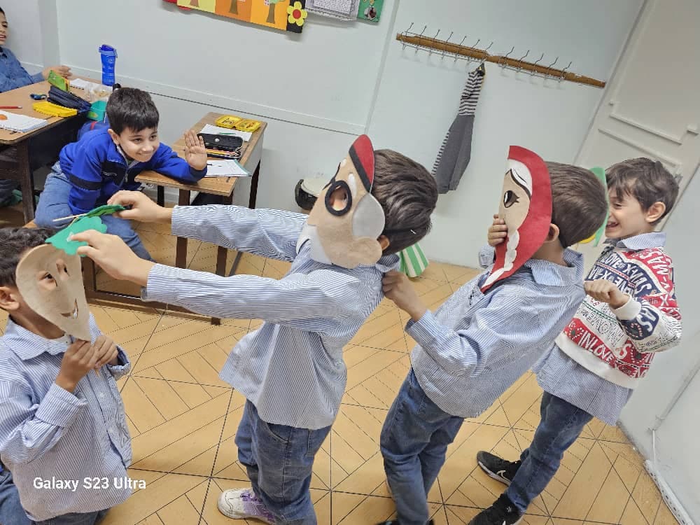 نمایش کلاس خانم ابراهیمی